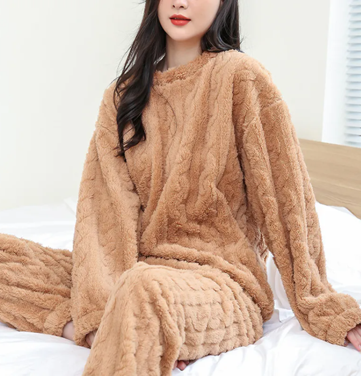 Winter Coral Velvet Pajama Set – Warm Pullover & Pants